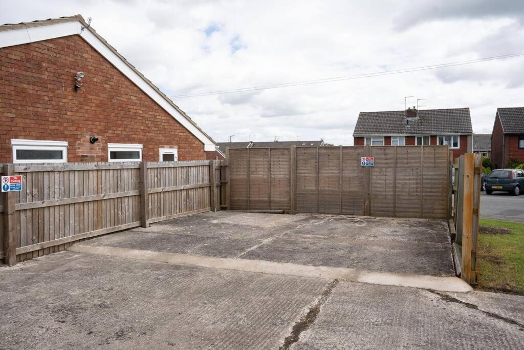 Bungalow In Keynsham Bagian luar foto